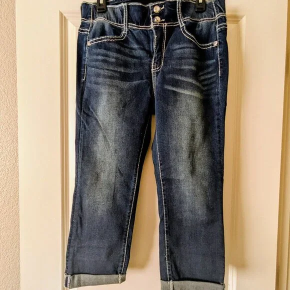 Wallflower Embellished Blue Jean Capri Size 7 - NWOT - Picture 6 of 13